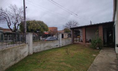VENTA/PERMUTA - Casa 2 dormitorios - Villa Gobernador Gálvez.