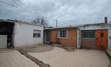 VENTA/PERMUTA - Casa 2 dormitorios - Villa Gobernador Gálvez.