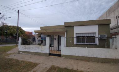 VENTA/PERMUTA - Casa 2 dormitorios - Villa Gobernador Gálvez.