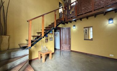 - Casa de estilo en Barrio Martin -