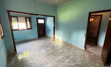 Venta de Casa en Remedios De Escalada 3 ambientes con Garaje