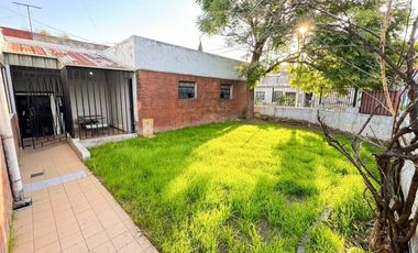 Venta de Casa en Remedios De Escalada 3 ambientes con Garaje
