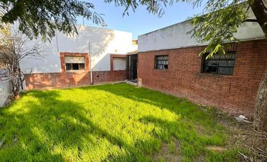 Venta de Casa en Remedios De Escalada 3 ambientes con Garaje