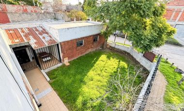 Venta de Casa en Remedios De Escalada 3 ambientes con Garaje