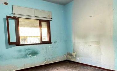Venta de Casa en Remedios De Escalada 3 ambientes con Garaje
