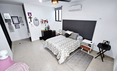 Casa de 3 recámaras (una en planta baja), alberca, gran terreno y en privada con