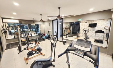 Casa de 3 recámaras (una en planta baja), alberca, gran terreno y en privada con