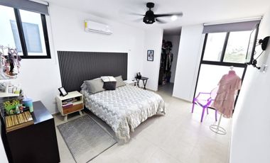 Casa de 3 recámaras (una en planta baja), alberca, gran terreno y en privada con