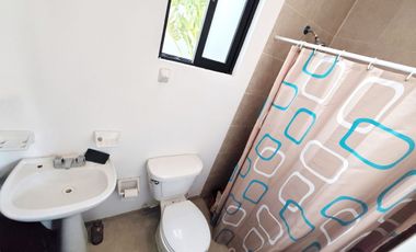 Casa de 3 recámaras (una en planta baja), alberca, gran terreno y en privada con