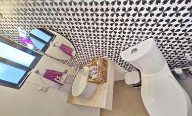 Casa de 3 recámaras (una en planta baja), alberca, gran terreno y en privada con