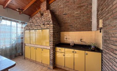 Casa Sarandi avellaneda tres ambientes jardin Venta apto credito