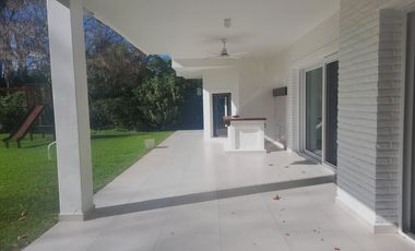 Excelente Casa en alquiler en el barrio Privado San Isidro Chico