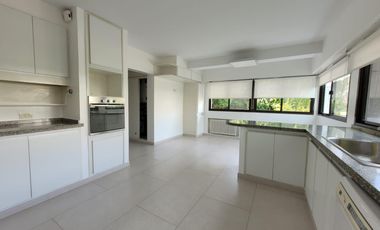 Excelente Casa en alquiler en el barrio Privado San Isidro Chico