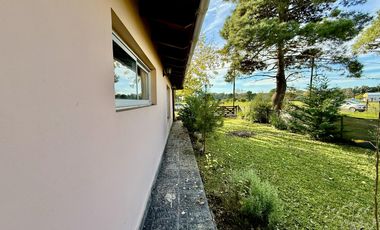 Casa en  La Caleta sobre Bahia San Julias