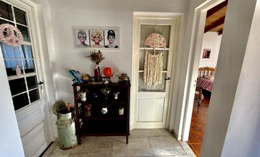 Casa en  La Caleta sobre Bahia San Julias