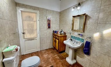 Casa en  La Caleta sobre Bahia San Julias