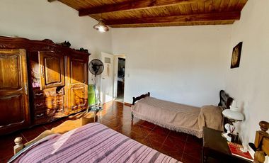 Casa en  La Caleta sobre Bahia San Julias