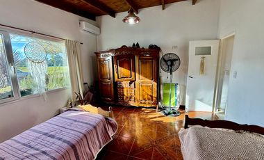 Casa en  La Caleta sobre Bahia San Julias