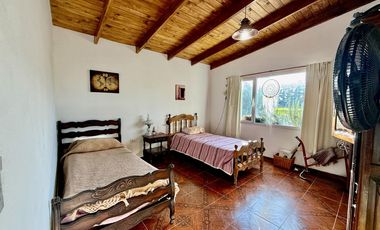 Casa en  La Caleta sobre Bahia San Julias