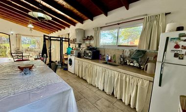 Casa en  La Caleta sobre Bahia San Julias