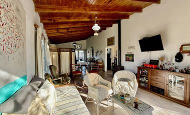 Casa en  La Caleta sobre Bahia San Julias