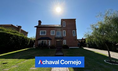 Benavidez | San Isidro Labrador - Casa en venta con 4 dormitorios y altillo