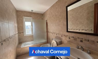 Benavidez | San Isidro Labrador - Casa en venta con 4 dormitorios y altillo