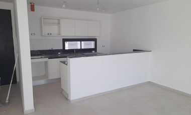 Duplex en  Alquiler en San Ignacio Village. Planta baja 2 dormitorios de gran calidad