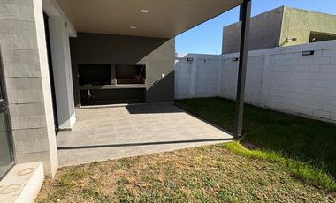Duplex en  Alquiler en San Ignacio Village. Planta baja 2 dormitorios de gran calidad