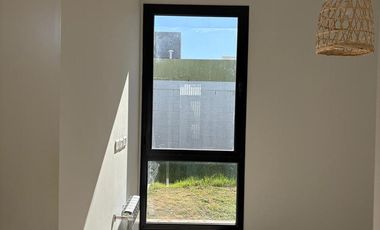 Duplex en  Alquiler en San Ignacio Village. Planta baja 2 dormitorios de gran calidad
