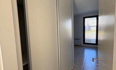 Duplex en  Alquiler en San Ignacio Village. Planta baja 2 dormitorios de gran calidad