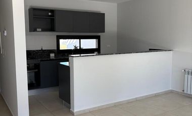 Duplex en  Alquiler en San Ignacio Village. Planta baja 2 dormitorios de gran calidad