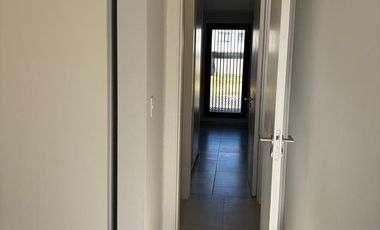 Duplex en  Alquiler en San Ignacio Village. Planta baja 2 dormitorios de gran calidad