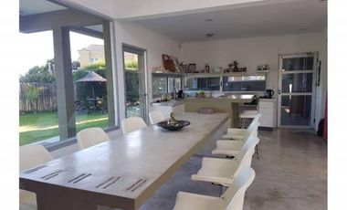 Casa en alquiler en el  barrio San Isidro Labrador, Villanueva, Tigre.