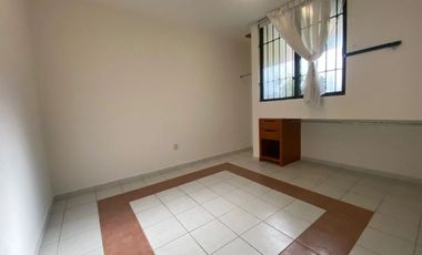 Renta casa en condominio Parques de la Herradura