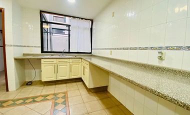 Renta casa en condominio Parques de la Herradura