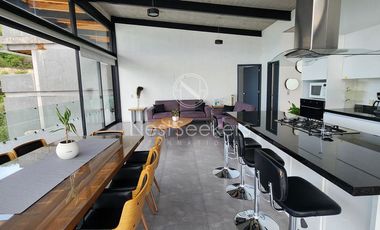CASA CON VISTA AL LAGO EN VALLE DE BRAVO