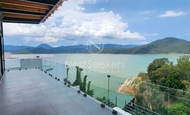 CASA CON VISTA AL LAGO EN VALLE DE BRAVO