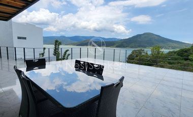 CASA CON VISTA AL LAGO EN VALLE DE BRAVO
