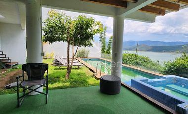 CASA CON VISTA AL LAGO EN VALLE DE BRAVO