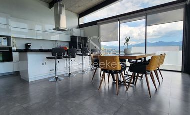 CASA CON VISTA AL LAGO EN VALLE DE BRAVO