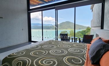 CASA CON VISTA AL LAGO EN VALLE DE BRAVO
