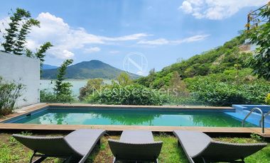 CASA CON VISTA AL LAGO EN VALLE DE BRAVO
