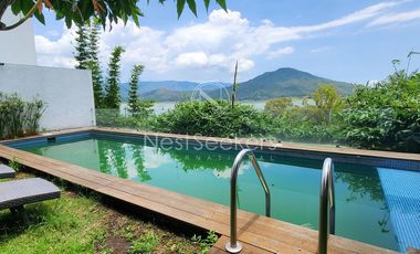CASA CON VISTA AL LAGO EN VALLE DE BRAVO