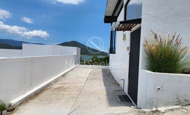 CASA CON VISTA AL LAGO EN VALLE DE BRAVO