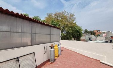 Edificio con Locales Comerciales y Departamentos en CDMX