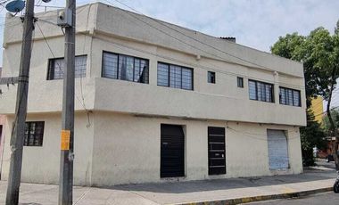 Edificio con Locales Comerciales y Departamentos en CDMX