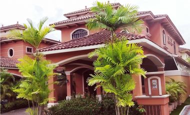 SE AQLUILA CASA EN PH EL DORAL COSTA SUR