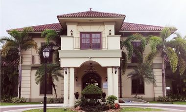 SE AQLUILA CASA EN PH EL DORAL COSTA SUR