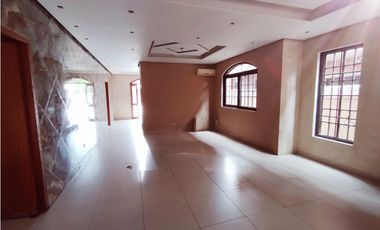 SE AQLUILA CASA EN PH EL DORAL COSTA SUR